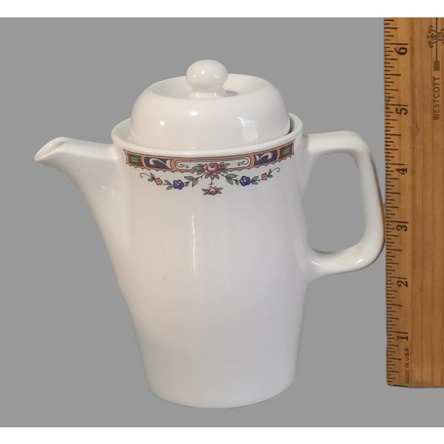 This vintage milk jug from Grindley Carlton is a charming addition to any tea set. Made of high-quality porcelain, it...