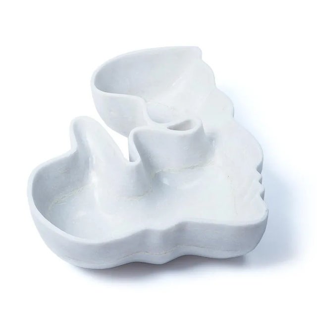 Kiss Man White Marble Recipient by Jean Pascal Levy-Trumet Limited Edition. Dimensions: D 39 x W 32 x H 10 cm. Materials:...