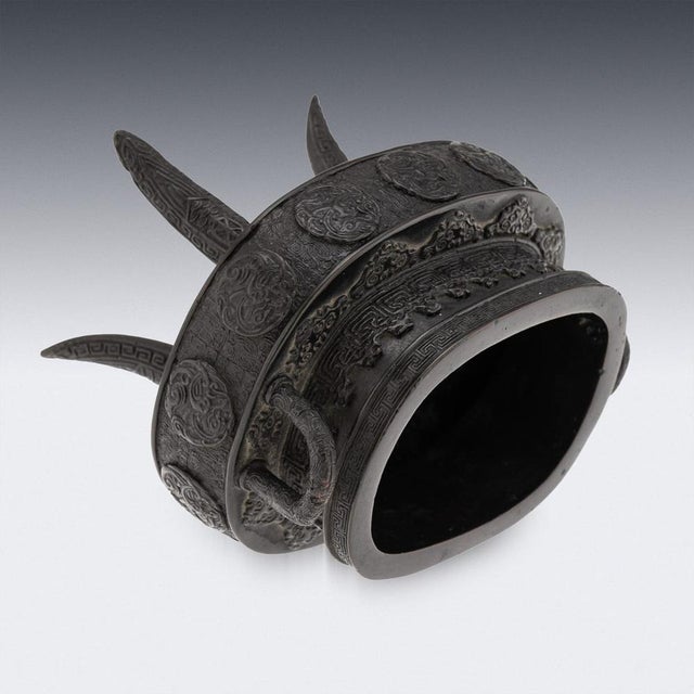 Black Antique Japanese Edo Style Bronze Vessel, 19th Century For Sale - Image 8 of 18