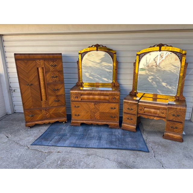 Art Deco Vintage 1930s Art Deco Waterfall Bedroom Furniture Set Featuring Matching Wooden Grain Veneer Panels, Curved Edges, and Arched Mirrors For Sale - Image 3 of 12