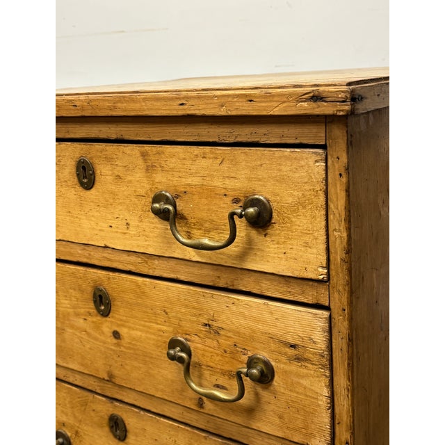 18th Century Georgian Era English Pine Chest For Sale - Image 5 of 9
