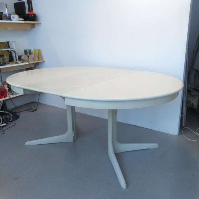 Round Extendable Dining Table, Denmark, 1960s For Sale - Image 15 of 18