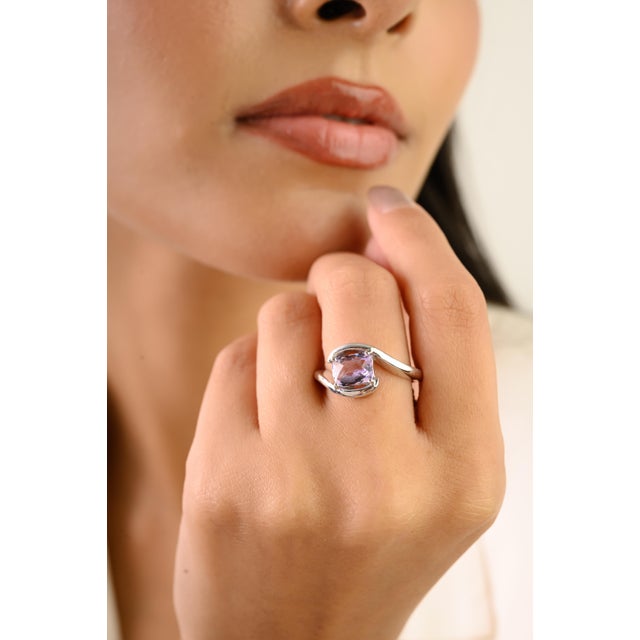 Modern-Inspired 925 Silver Cushion Cut Faceted Amethyst Bypass Ring - Size 6.5 For Sale - Image 4 of 10
