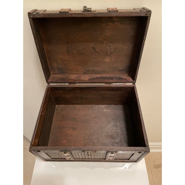 Brown Vintage Leather & Houndstooth Storage Box – Ralph Lauren Style / Equestrian Home Decor For Sale - Image 8 of 11