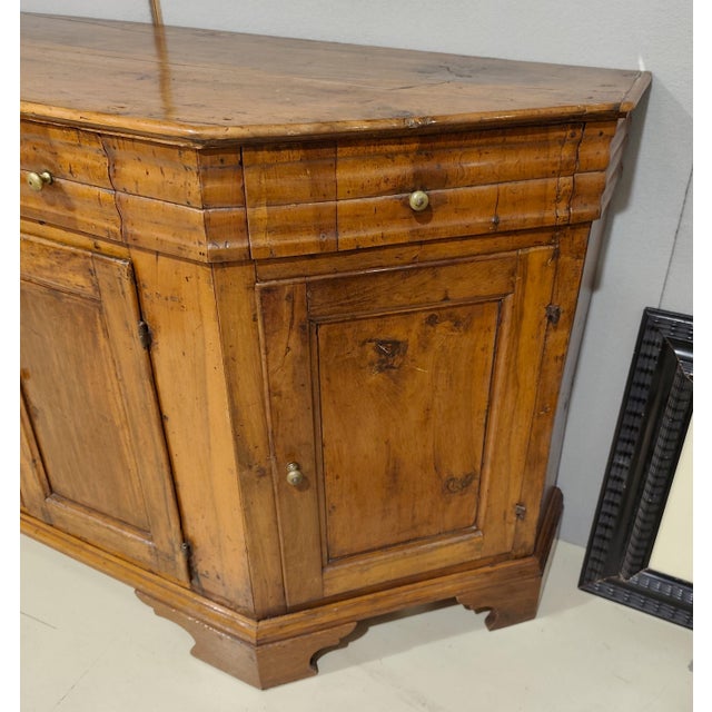Tuscan Walnut Sideboard, 1780s For Sale - Image 4 of 11