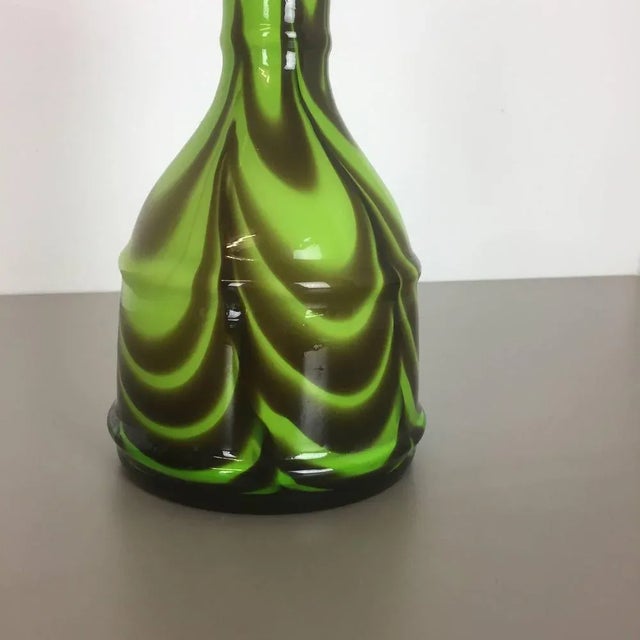 Italian Opaline Florence Vase from Carlo Moretti, 1970s For Sale - Image 6 of 11