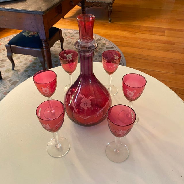 What's very special about this set is the shot glass stopper. You don't find many of these with this design and when you...