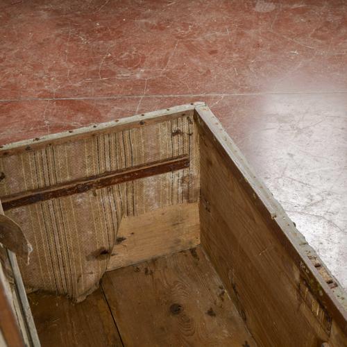 1920s Antique Trunk in Wood, Metal, and Leather For Sale - Image 5 of 9