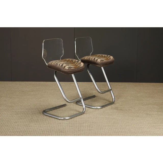 Luigi Bandini Buti Pair of Lucite and Chrome Barstools by Luigi Bardini for Miniforms Italy, 1970s For Sale - Image 4 of 18