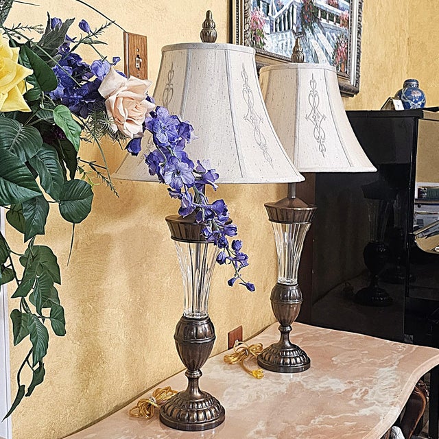 Pair of Vintage Lead Crystal & Antiqued Bronze Table Lamps – Hollywood Regency For Sale - Image 14 of 18