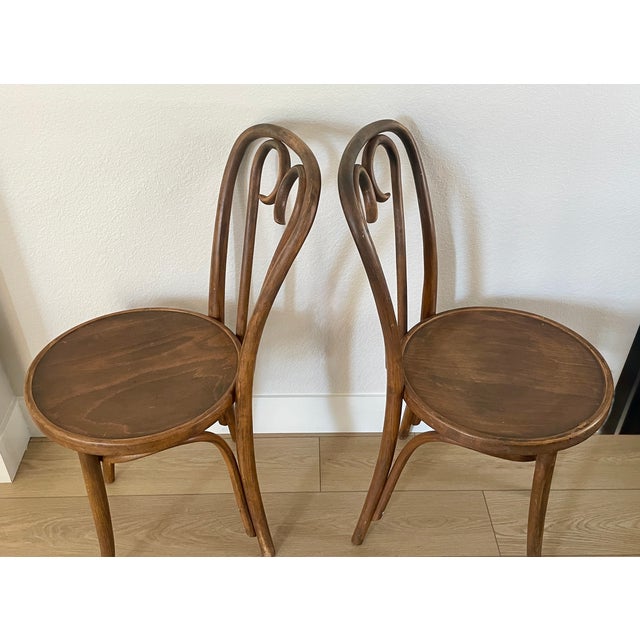 Early 20th Century Antique Vintage Thonet Style Bentwood Sweetheart Bistro Chairs- A Pair For Sale - Image 5 of 14