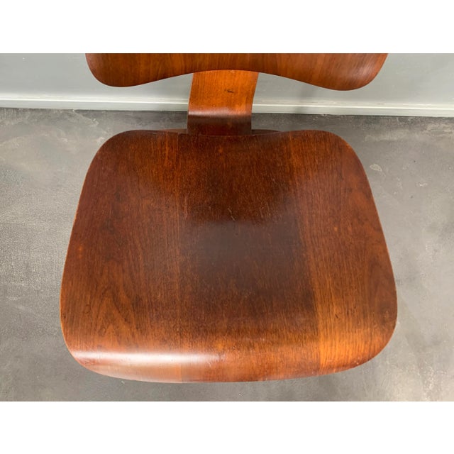 DCW Dining Chair in Wood by Charles & Ray Eames, 1945 For Sale - Image 9 of 18