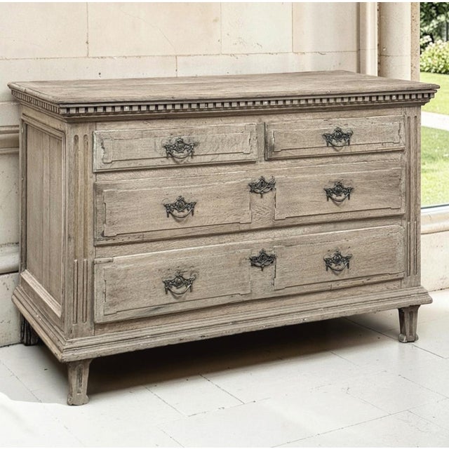 French 18th Century French Neoclassical Chest of Drawers in Stripped Oak For Sale - Image 3 of 18