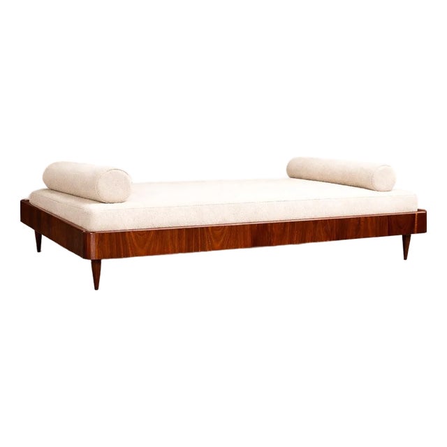 Giuseppe Scapinelli Floating Daybed in Solid Caviúna Wood With Off-White Alpaca Bouclé Upholstery, Brazil, 1950s For Sale
