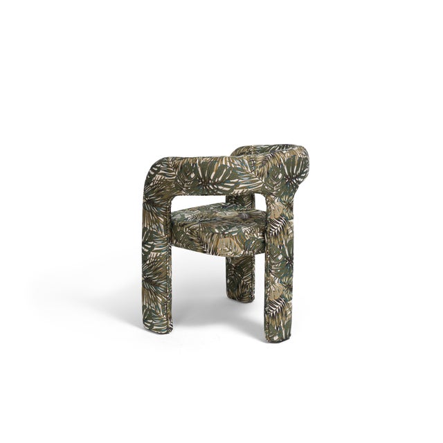 The TT Dining Chair is a statement of contemporary elegance, distinguished by its sculptural form and monochromatic...