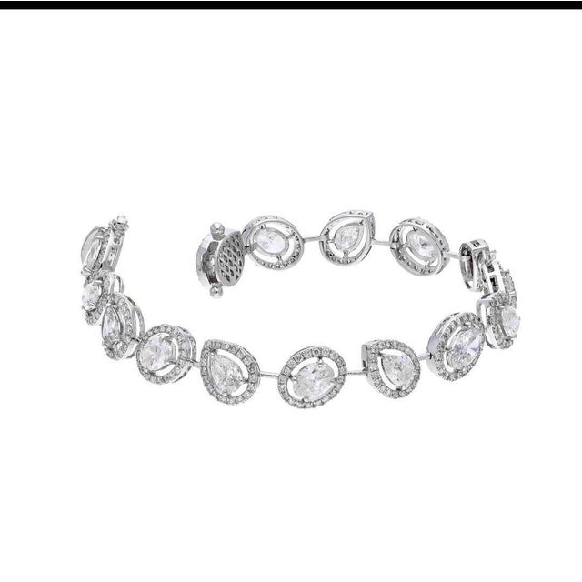Transparent 50 Pointers natural diamond pears and oval tennis bracelet in 18k Gold For Sale - Image 8 of 18