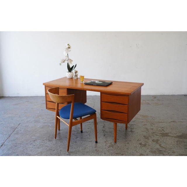 Mid-Century Modern Danish Modern Teak Double-Pedestal Desk in the Style of Arne Vodder For Sale - Image 3 of 17