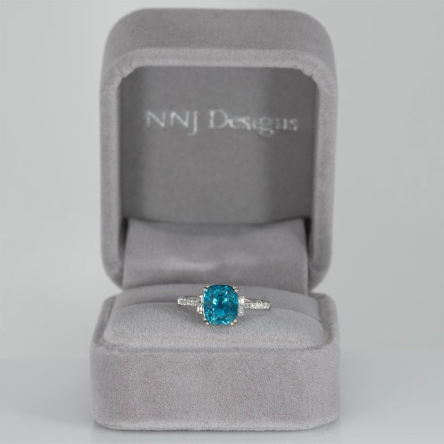 Contemporary 5.4Ct Blue Zircon Ring With Natural Diamond Accents: Solid 14k Gold, Size 6.75 For Sale - Image 3 of 10