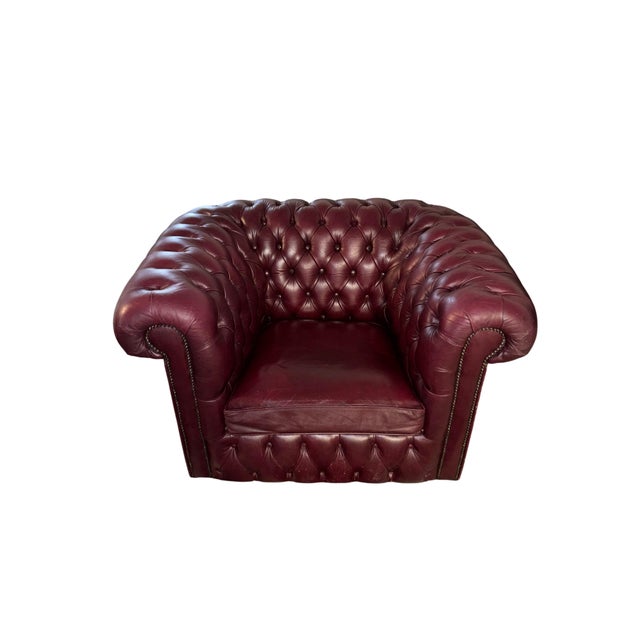 English Chesterfield Armchair in Burgundy Leather, 1980s For Sale - Image 4 of 8