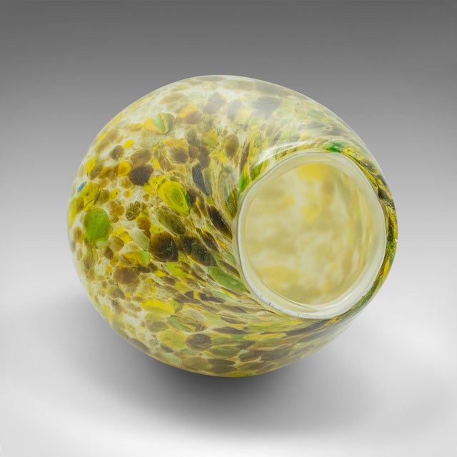 1960's Vintage Flower Vase For Sale - Image 6 of 9