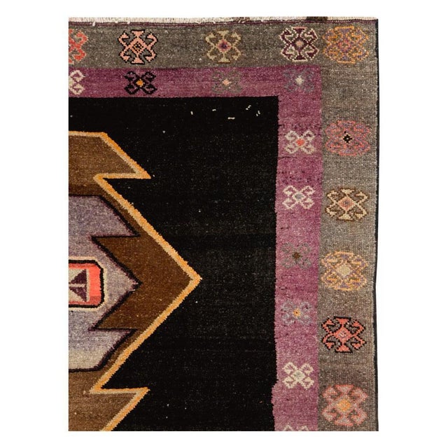 Galerie Shabab Collection Mid-20th Century Handmade Turkish Anatolian Gallery Rug For Sale - Image 4 of 10