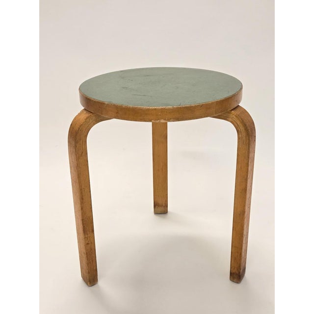 Stool 60 in Green Linoleum by Alvar Aalto for Artek, 1950s For Sale - Image 13 of 13
