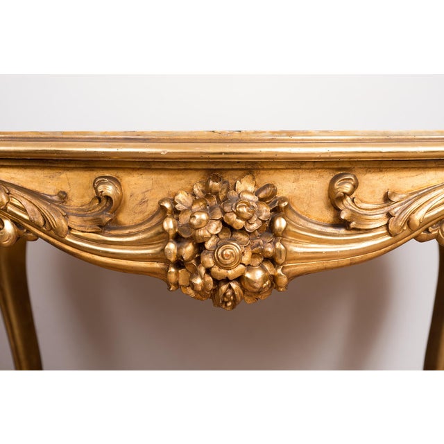 French Napoleon III Golden and Carved Wooden Coffee Table For Sale - Image 4 of 7