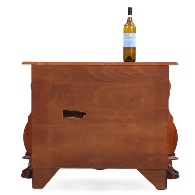 A Dutch Baroque-Style Burr Walnut Bombé Chest of Drawers, 20th Century. For Sale - Image 4 of 7