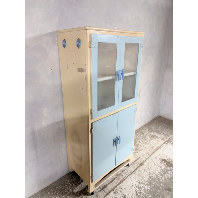 1960s Pale Blue and Cream Kitchenette Pantry Cupboard from Esto, 1960s For Sale - Image 5 of 10