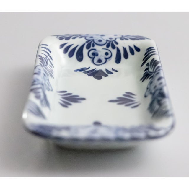 Delft Vintage Dutch Delft Blue & White Floral Jewelry Dresser Tray Vide-Poche For Sale - Image 4 of 7