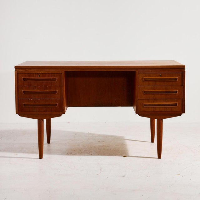 Vintage Desk in Teak For Sale - Image 4 of 18
