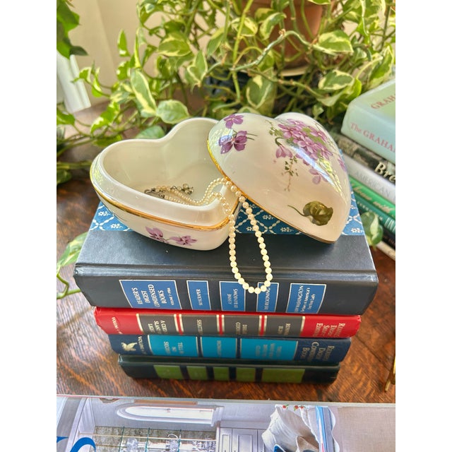 Victorian Vintage Hammersley “Victorian Violets”Heart Shaped Bone China Trinket Box – England For Sale - Image 3 of 9