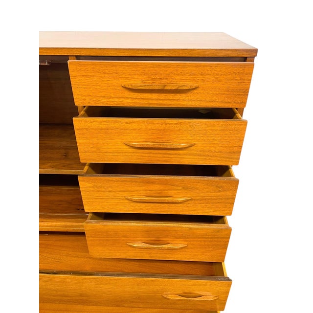 Vintage Mid Century Modern Gentleman's Chest Highboy Dresser With Cabinet and Sculpted Pulls. For Sale - Image 9 of 12