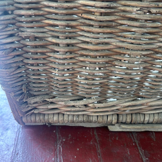 Extra Large 19th Century French Willow Trunk For Sale - Image 11 of 12