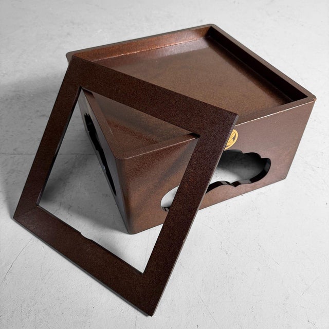 1920s Japanese Lacquered Jubako-Dai Display Stand with Gold Kamon, 1920s For Sale - Image 5 of 16