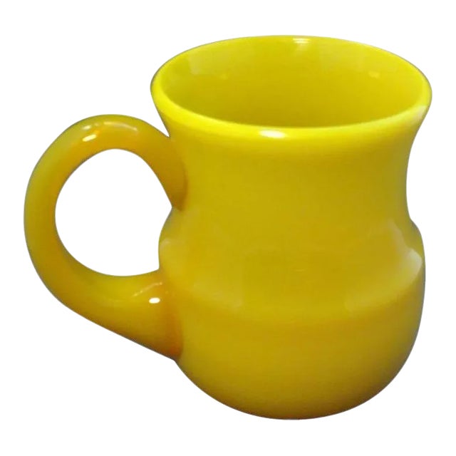 19th Century Chinese Canary Yellow or Egg Yolk Peking Glass Tankard Mug For Sale