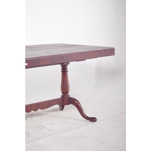 English Extendable Dining Table in Walnut, 1900 For Sale - Image 4 of 9