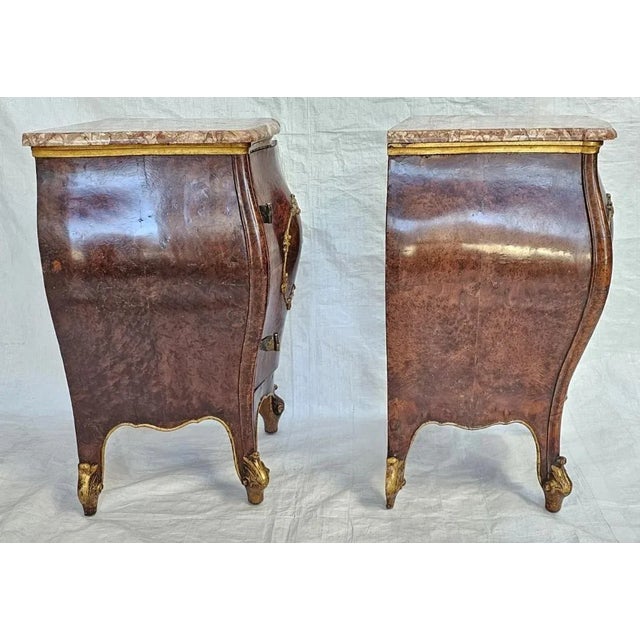 Pair Antique 1900s Italian Bombe Nightstands Marble Tops Burl Walnut With Gilt Wood Accent For Sale In Los Angeles - Image 6 of 12