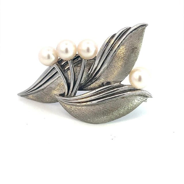 1990s Mikimoto Estate Akoya Pearl Floral Brooch Sterling Silver For Sale - Image 4 of 5