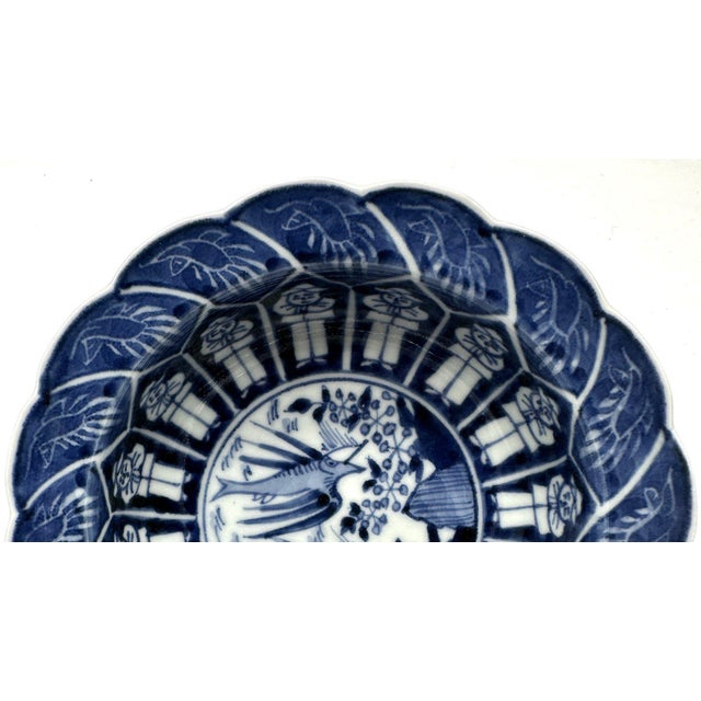 Ceramic Rare Pair of 18th Century Chinese Export Blue and White Scalloped Bowls Long Eliza Motif For Sale - Image 7 of 15
