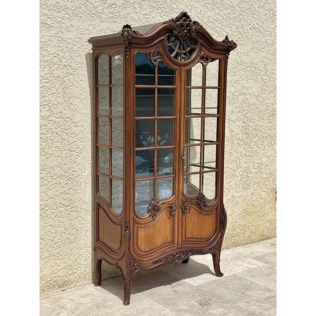 Period: 19th century Style: Louis 15th - Transition Condition: Good condition Material: Walnut. "Louis XV Style Walnut...