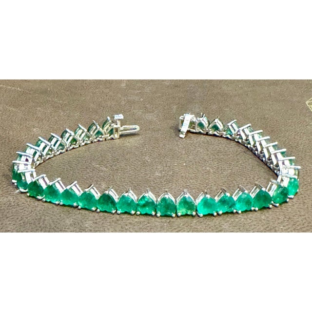 30 Ct Natural Heart Shape Emerald Cocktail Tennis Bracelet 14 Kt White Gold 7 For Sale - Image 10 of 18
