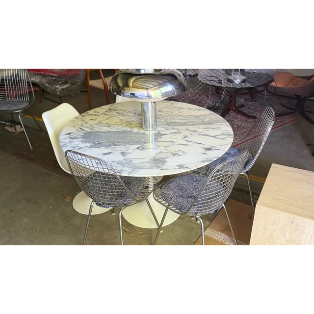 Mid-Century Marble and Fiberglass Tulip Dining Table by Eero Saarinen for Knoll International, 1960s For Sale - Image 6 of 7