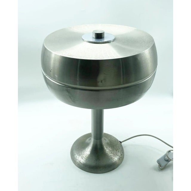 Table lamp in brushed nickel-plated aluminum from the 1960s. This piece is attributed to the mentioned designer/maker. It...