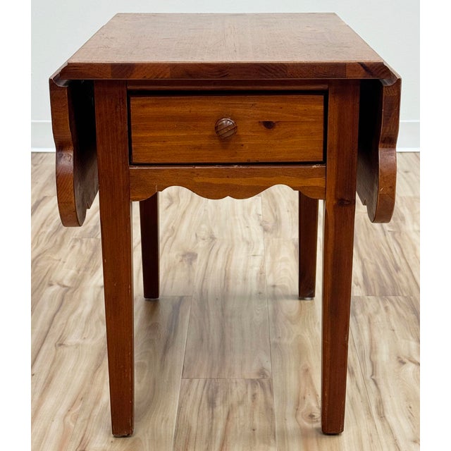 Late 20th Century Vintage Broyhill Pine Drop Leaf Side Table For Sale - Image 5 of 16
