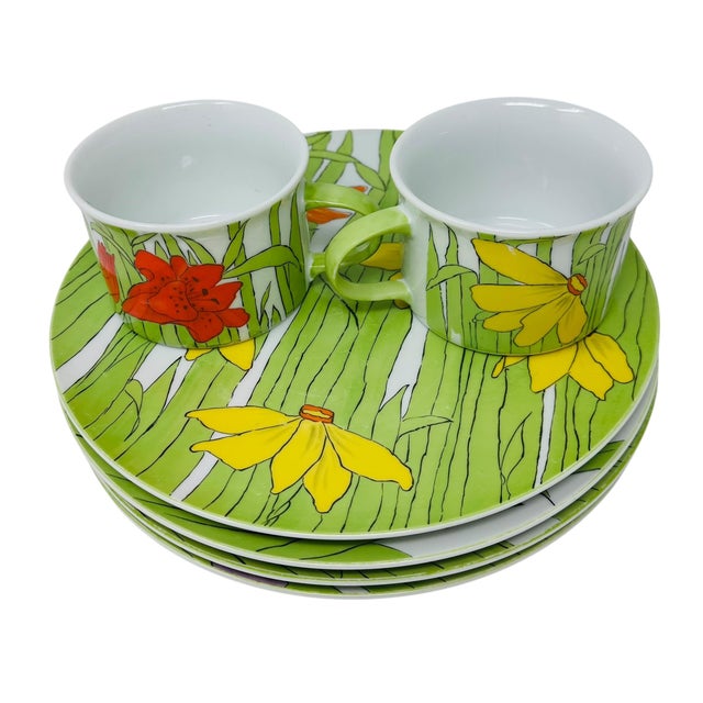 Mid-Century Modern Vintage 70s Franci Villa Vanilla Palm Beach Dinnerware Set | 4 Dinner Plates & 2 Mugs | MCM Floral Ceramic Taste Setter Collection for Amm For Sale - Image 3 of 17