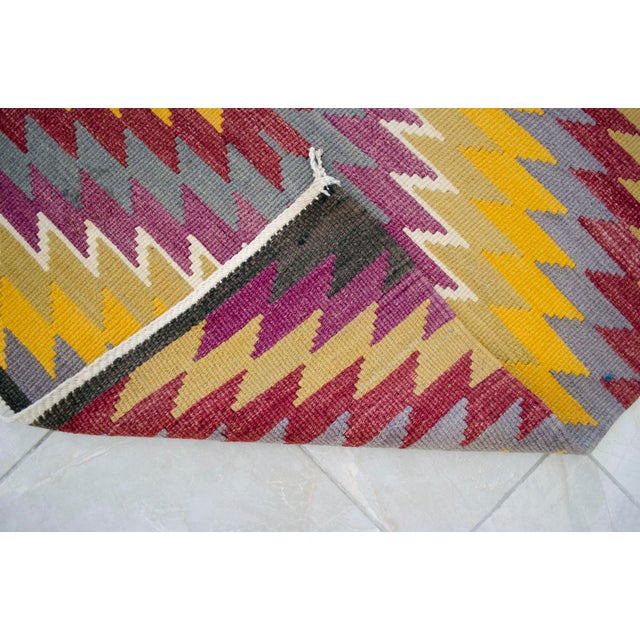 Vintage Turkish Handwoven Kilim Rug – Tribal Flatweave, Boho Farmhouse Style – 5′5″ X 10′6″ For Sale - Image 10 of 12