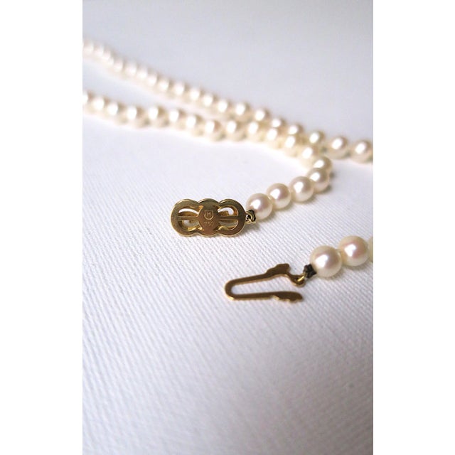 Pearl Necklace From Mikimoto Akoya Pearls and 18 Karat Gold For Sale - Image 12 of 12