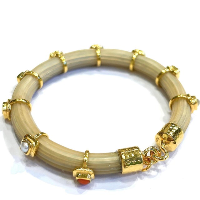 Bochic "Capri" Ruby & Multi Color Sapphire Bangle Set In 18K Gold & Silver For Sale - Image 4 of 12