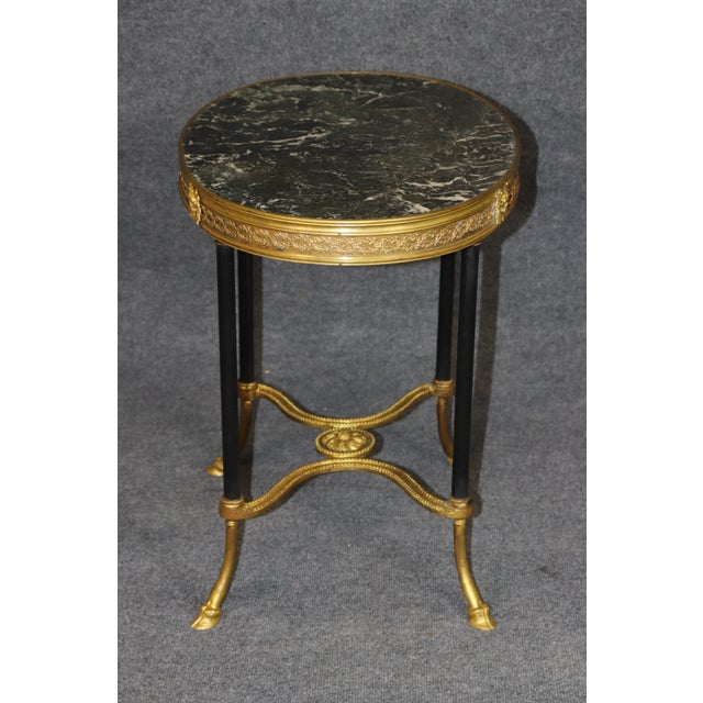French 1940's French Marble Top Bronze Ormolu Mounted End Table Manner of Weisweiller For Sale - Image 3 of 10